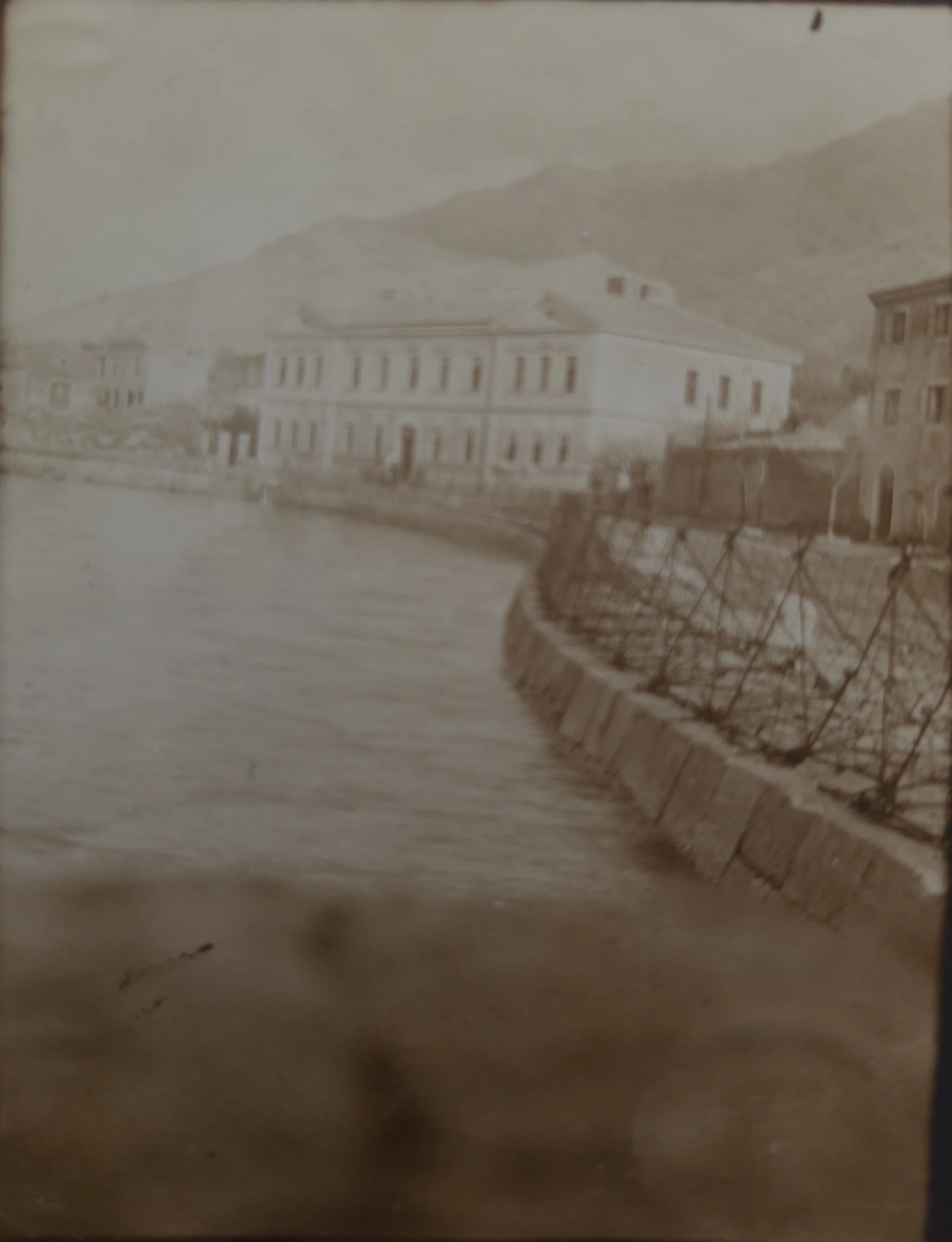 Zapreke na karlobaškoj obali — 1915.