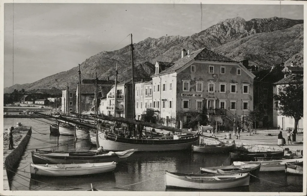 Pogled na restoran i pansion Velebit vlasnika Frane Škunce u Karlobagu