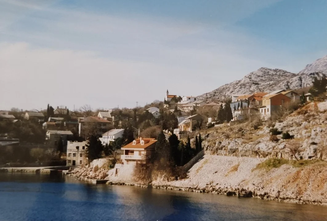 Baška Draga i pogled na Vilu Nadu u Karlobagu