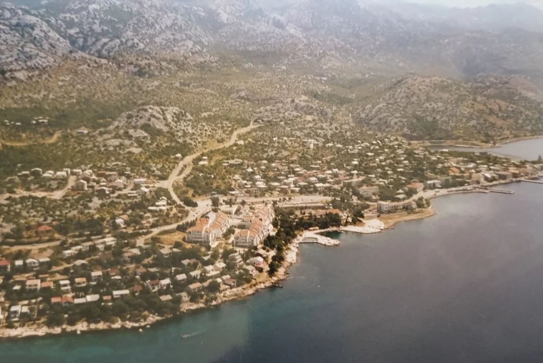 Zračni pogled na Karlobag