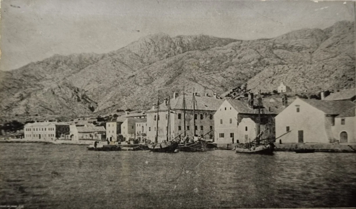 Pogled na Karlobag s mora, oko 1910. godine