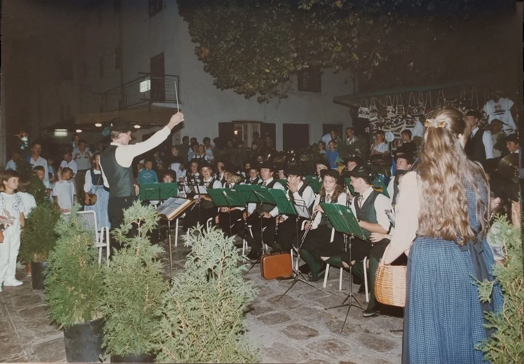 Koncert na Trgu dr. Franje Tuđmana u Karlobagu, 1990-ih