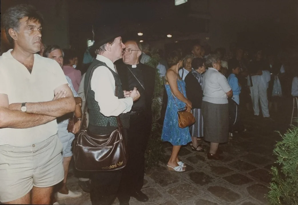 Posjetitelji koncerta na Trgu dr. Franje Tuđmana u Karlobagu, 1990-ih