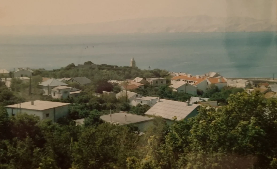 Pogled na Karlobag s crkvom sv. Josipa