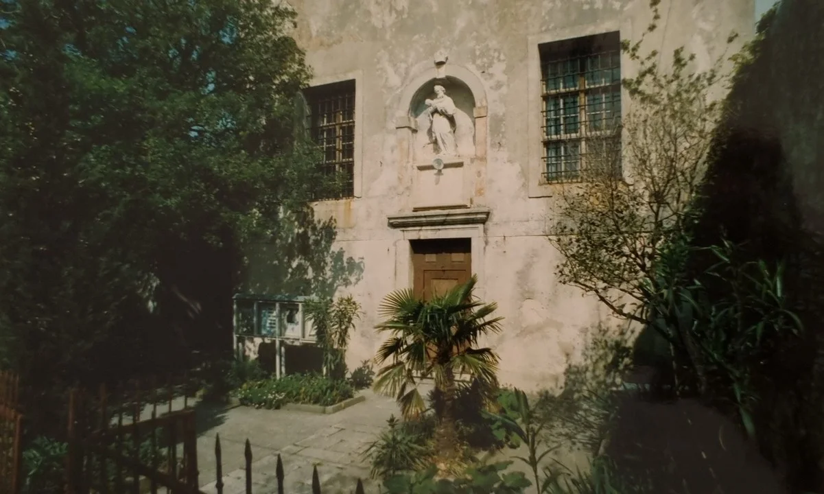 Dvorište crkve sv. Josipa i Kapucinskog samostana