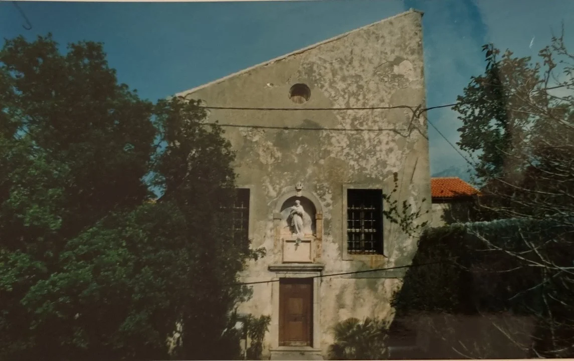 Pročelje crkve sv. Josipa u Karlobagu