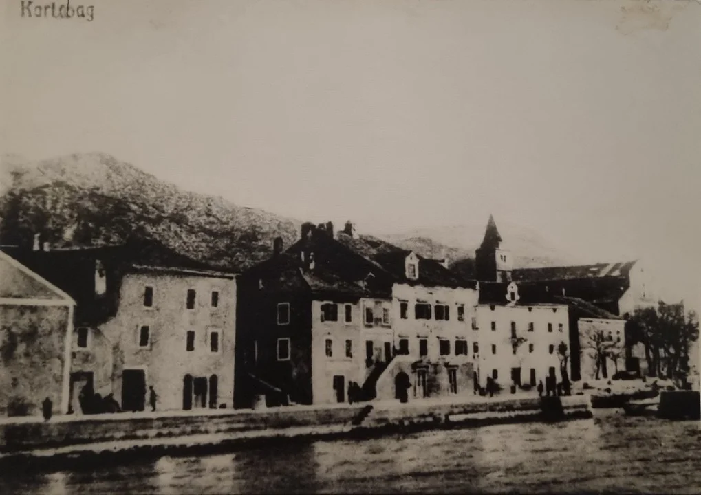 Pogled na karlobašku rivu i staru gradsku jezgru